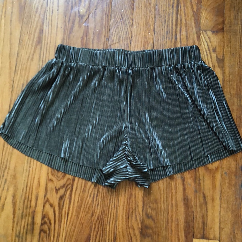 OLIVE SHORTS